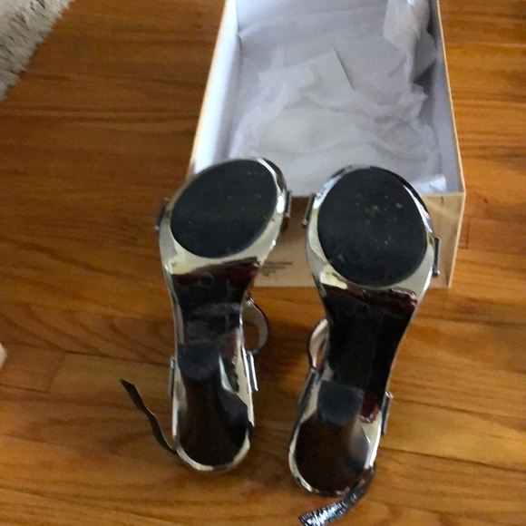 MK Sandals. Only worn once. - Picture 3 of 3